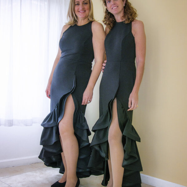 Mujeres con vestido negro de fiesta